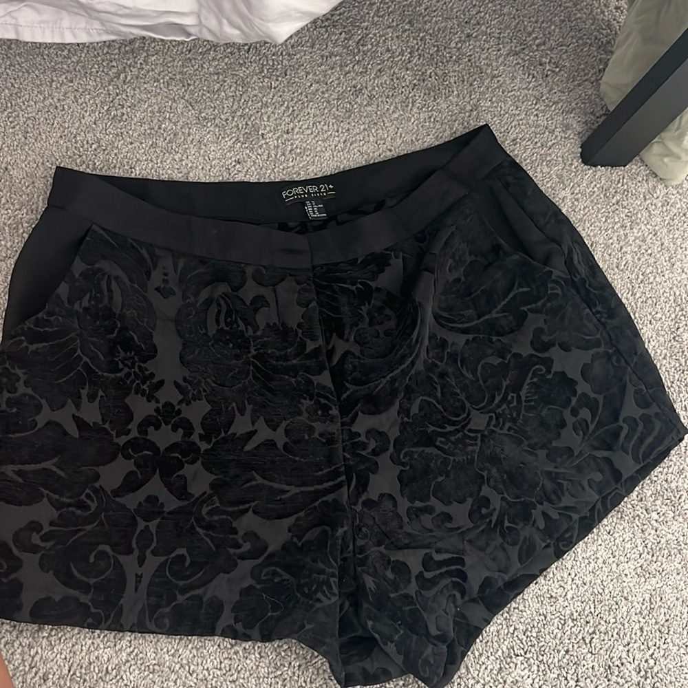 Velvet Floral Design Shorts